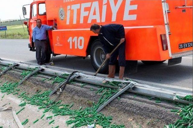 Plastik Malzeme Taşıyan Tır Devrildi: 1 Yaralı