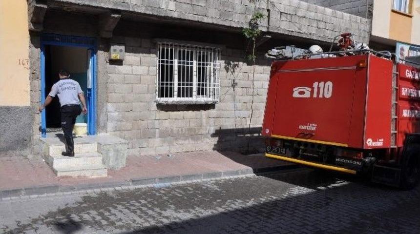 İki G&uuml;n &Ouml;nce Taşındıkları Ev Yandı