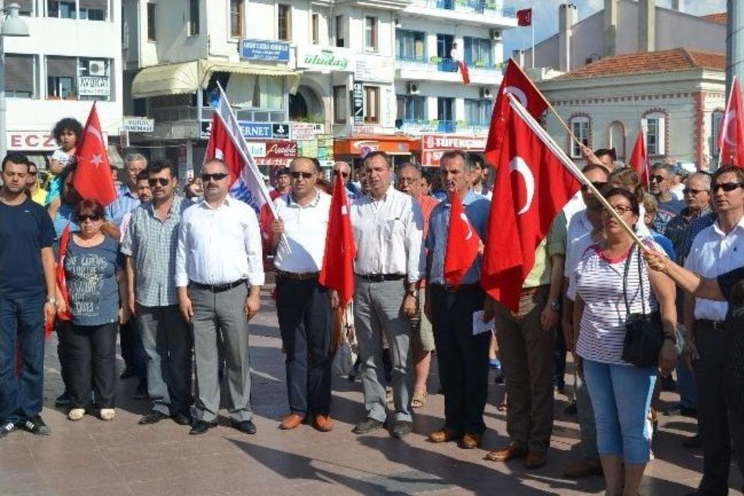 Ayvalık&rsquo;ta T&uuml;rk Bayrağına Saygı Mitingi