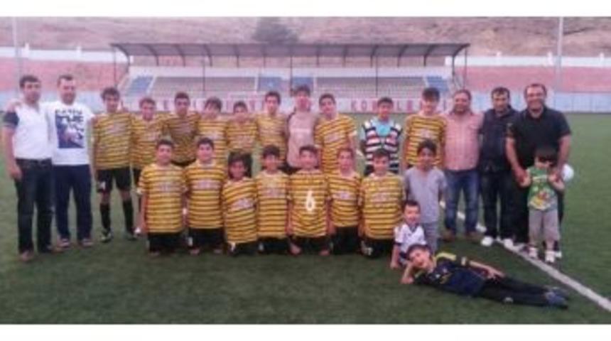 İl &Ouml;zel İdarespor, U-13 Ligi'nde Elazığ Şampiyonu