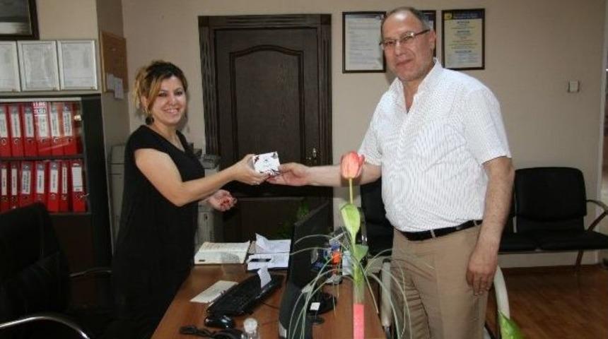 Başkan Vekili Eroy Aydın, Personele Kandil Simidi Dağıttı