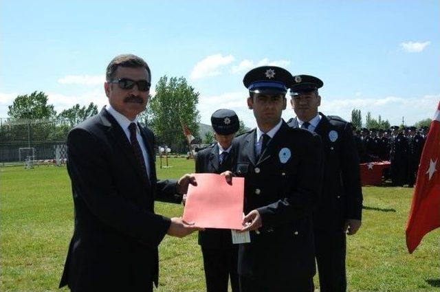 Balıkesir Polis Meslek Yüksekokulu'nda Mezuniyet Sevinci