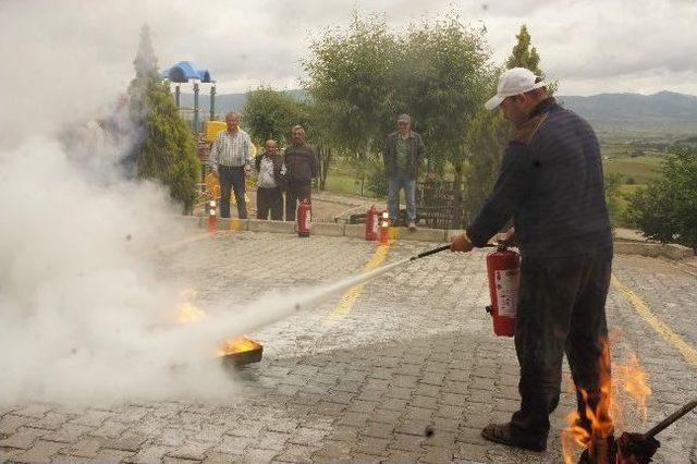 Apartman Görevlilerine Yangın Tatbikatı Yaptırıldı