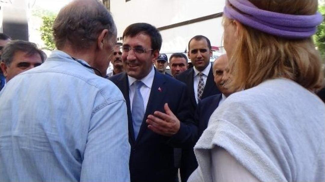 Bakan Yılmaz, Amasya'da Turistlere Rehberlik Yaptı