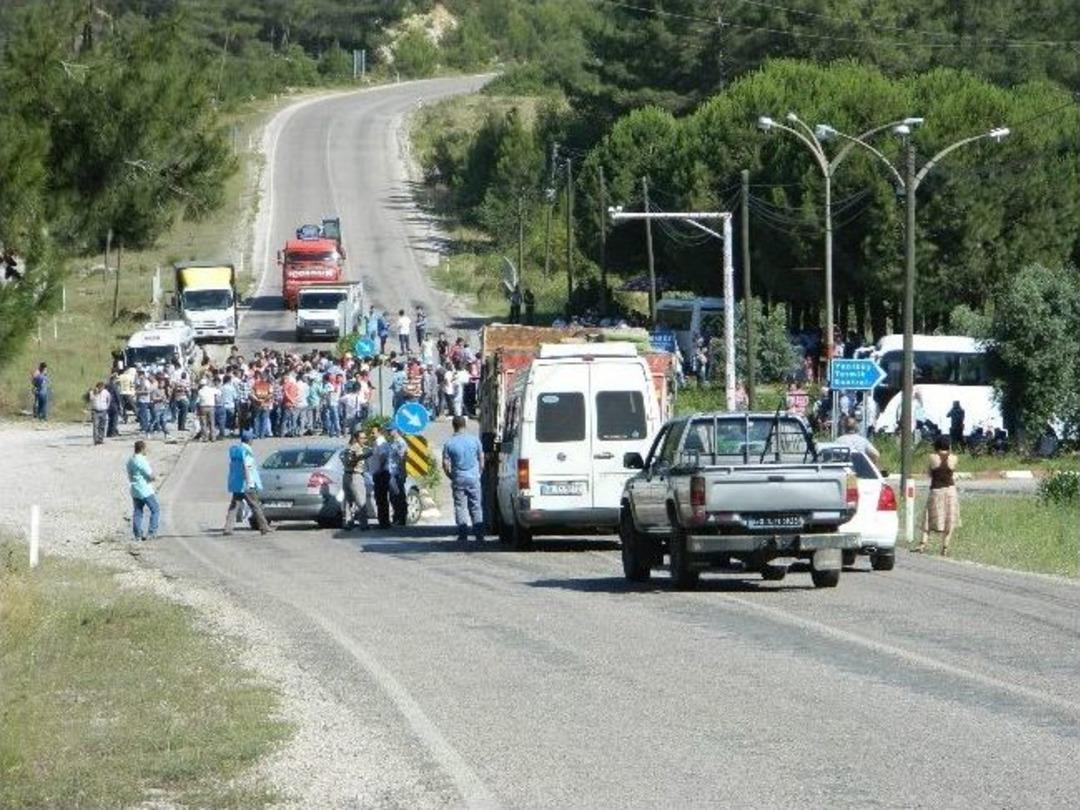 Muğla'da &Ouml;zelleştirmeye Karşı Zincirli Eylem