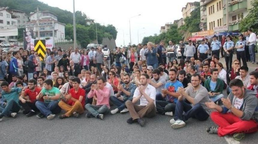 Kazalara Tepki G&ouml;steren Vatandaşlar Yolu Trafiğe Kapattı