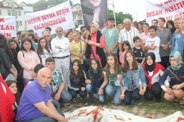 Kazalara Tepki Gösteren Vatandaşlar Yolu Trafiğe Kapattı