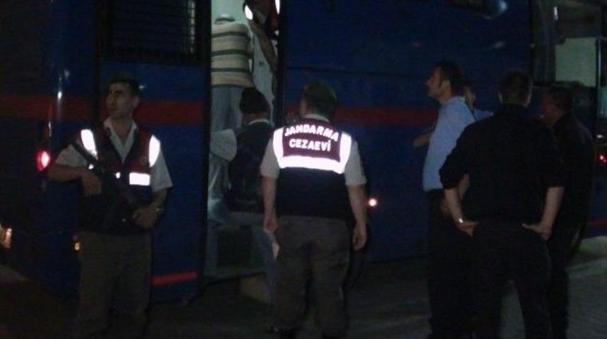 20 Mahkum Yedikleri Yemekten Zehirlendi