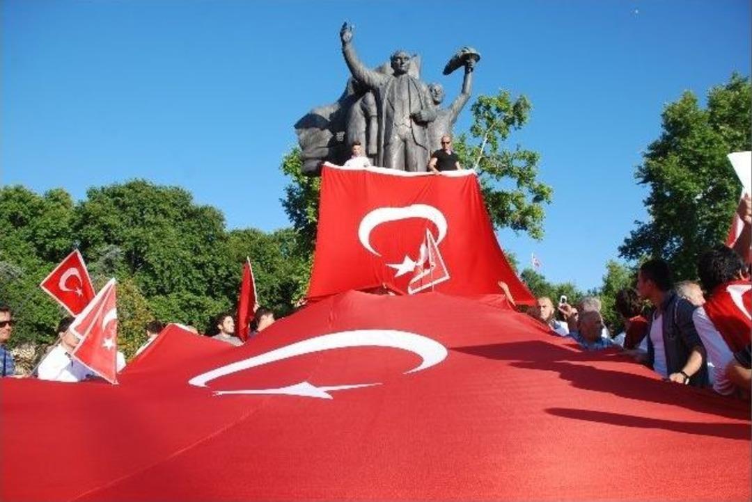 Kdz. Ereğli&rsquo;de Bayrağa Saygı Y&uuml;r&uuml;y&uuml;ş&uuml;