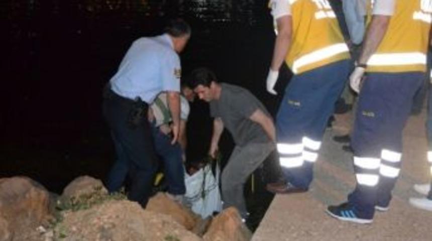 (&ouml;zel Haber) Balık Tutarken Denize D&uuml;şen Şahıs Boğuldu