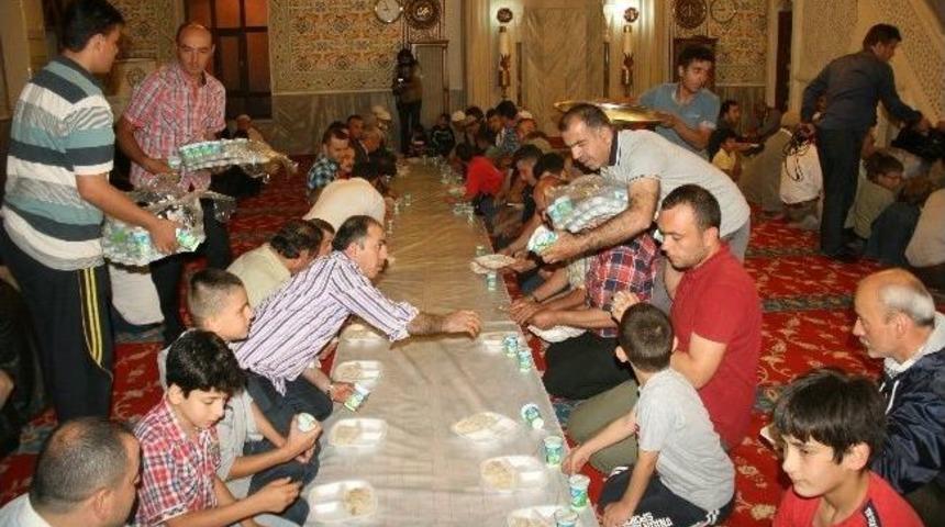 D&uuml;zce&rsquo;de 105 Yıllık Kandil Geleneği