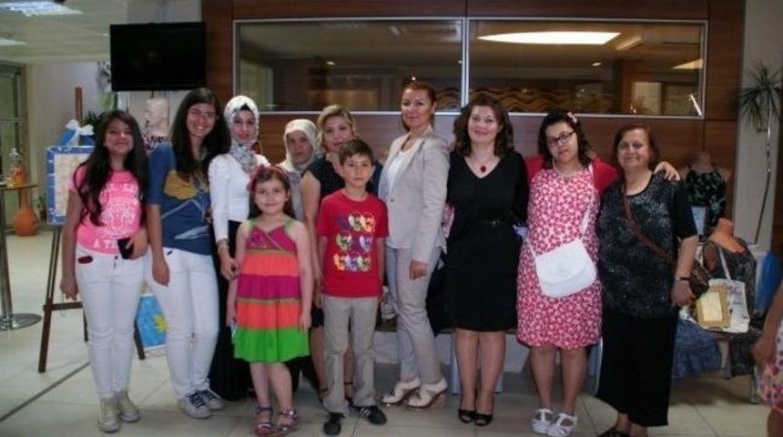 Menemen'de Kadınlara Altın Bilezik