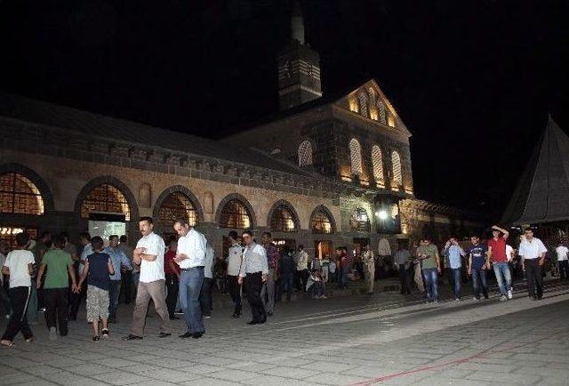 Diyarbakır’da Kürtçe Berat Kandili Kutlaması