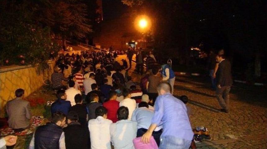 Bilecik'te Kandil Gecesi Camilere Yoğun İlgi