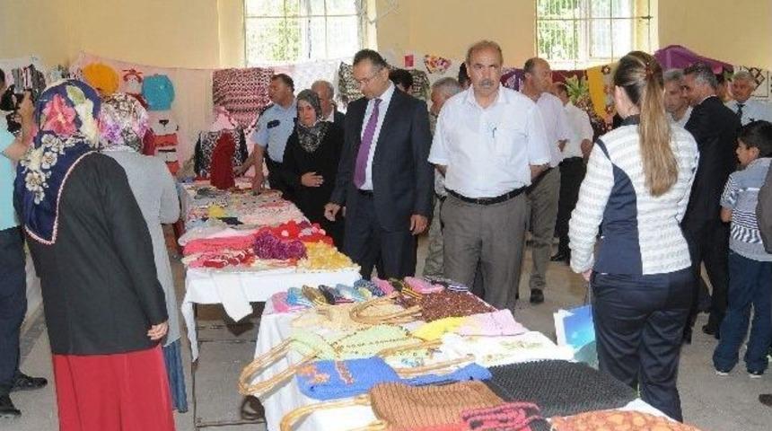 &Ccedil;elikhan Halk Eğitim Merkezi&rsquo;nin Yılsonu Sergisi A&ccedil;ıldı