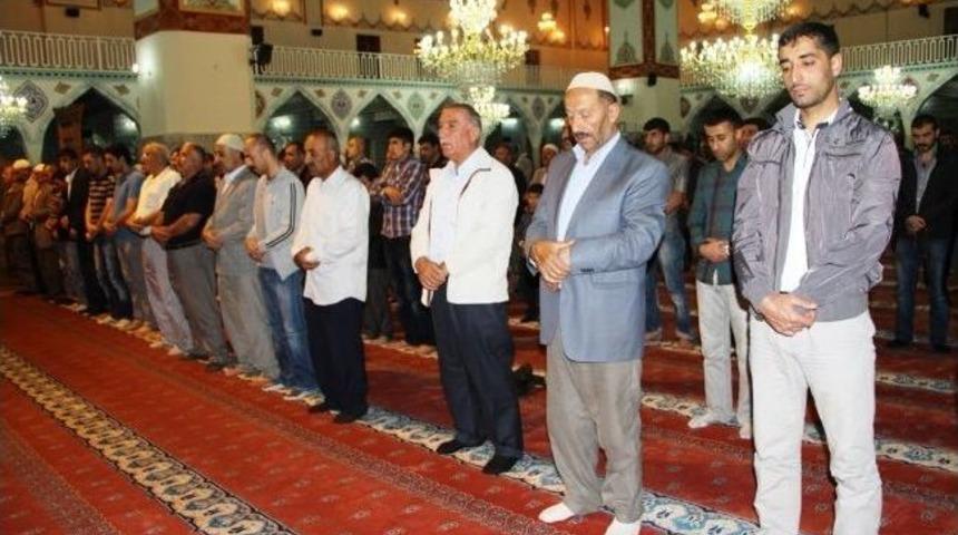 Van&rsquo;da Berat Kandili Coşkusu