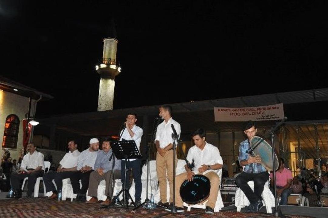 Tarsuslular Berat Kandili&rsquo;nde Makamı Danyal Meydanına Akın Etti