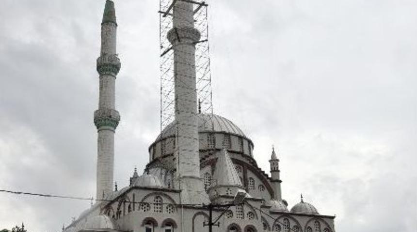 Depremde Yıkılan Cami Şerefeleri Tamir Ediliyor
