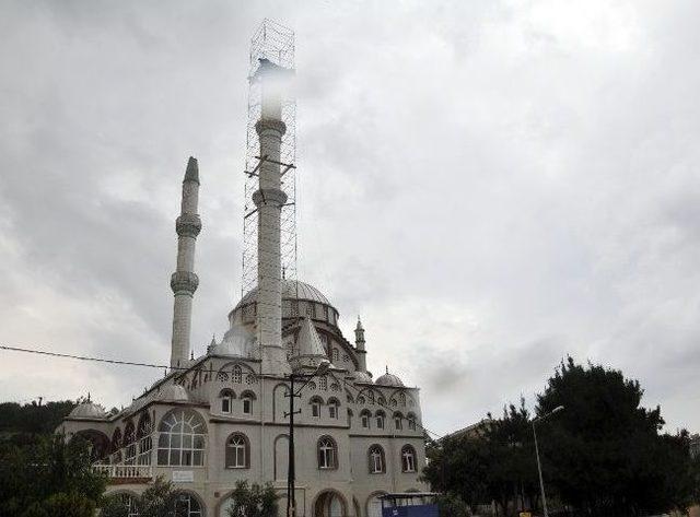 Depremde Yıkılan Cami Şerefeleri Tamir Ediliyor