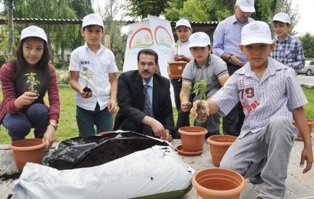 (&ouml;zel Haber) - &Ccedil;ocuklar Toprak Bayramı&rsquo;nda Fide Dikti