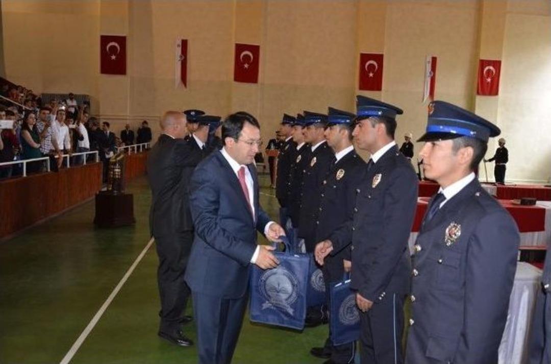 Erzincan Pmyo&rsquo;da Mezuniyet Sevinci