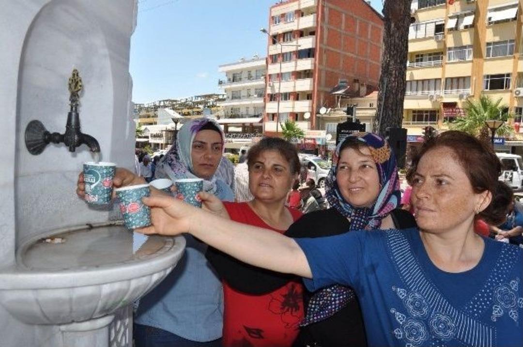 Osmanlı &Ccedil;eşmesinden Şerbet Akıtıldı