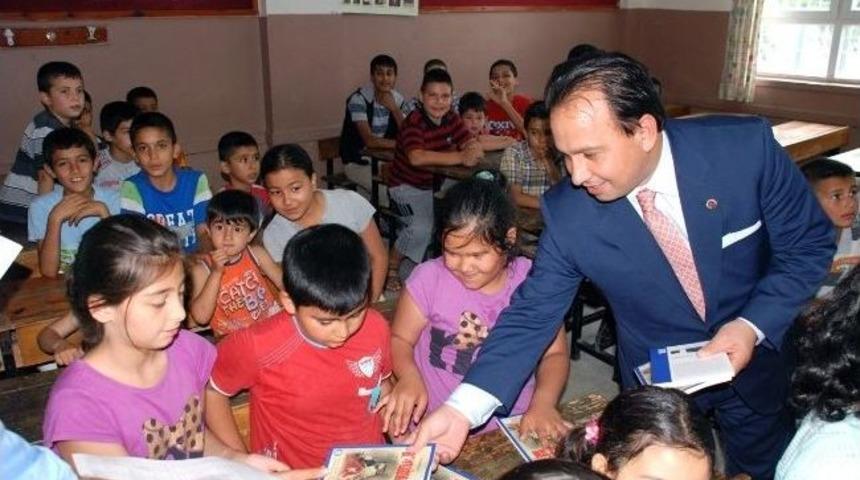 Uludağ’dan Öğrencilere Karne Hediyesi “bayrağım” Kitabı