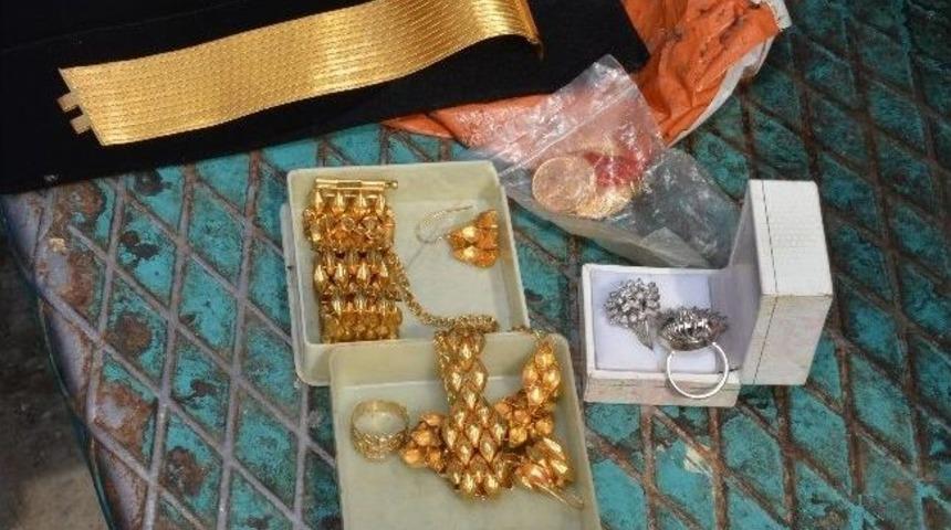 Patronunun 25 Bin Liralık Altınını Yanlışlıkla &Ccedil;&ouml;pe Attı