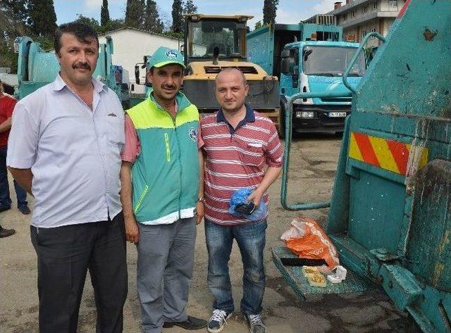 Patronunun 25 Bin Liralık Altınını Yanlışlıkla &Ccedil;&ouml;pe Attı 2