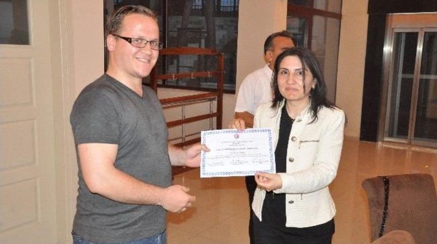 &Ccedil;om&uuml;&rsquo;de Aile Danışmanlığı Programı Sertifika T&ouml;reni Yapıldı
