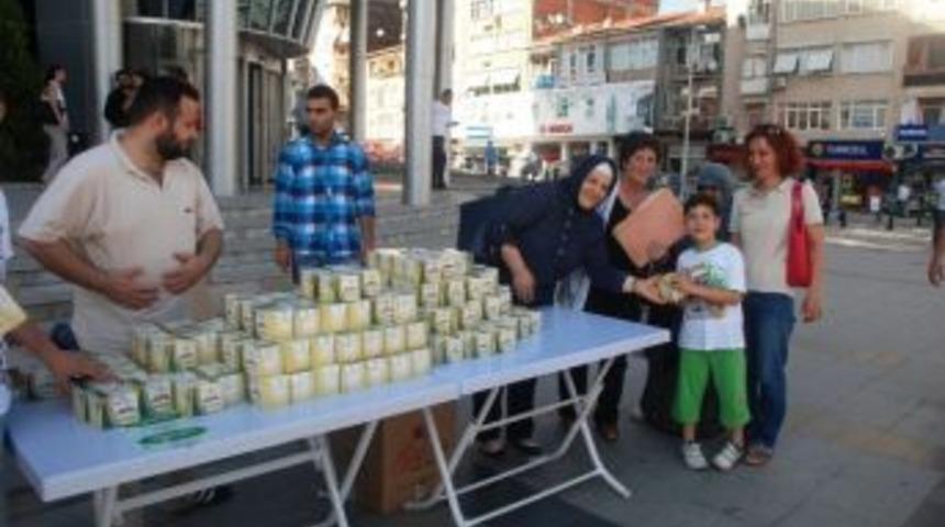 İzmit Belediyesi 2 Bin 100 Paket Kandil Simidi Dağıttı