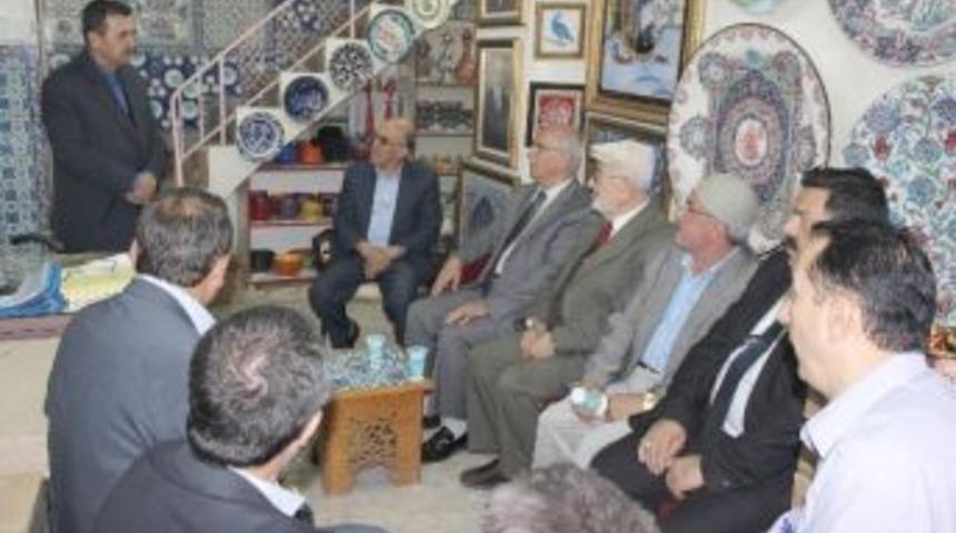 M&uuml;ft&uuml; G&uuml;l, Kamuran Dumlu'yu Ziyaret Etti