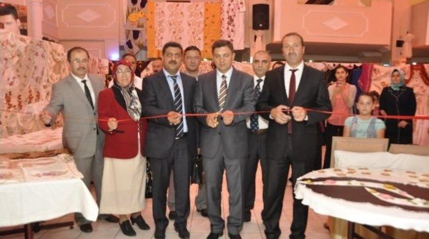 Dilovası Halk Eğitim Sergisi A&ccedil;ılışı Yapıldı