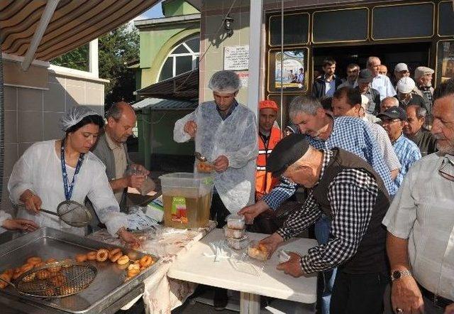 Yeşil Camii’de Lokma İkramı