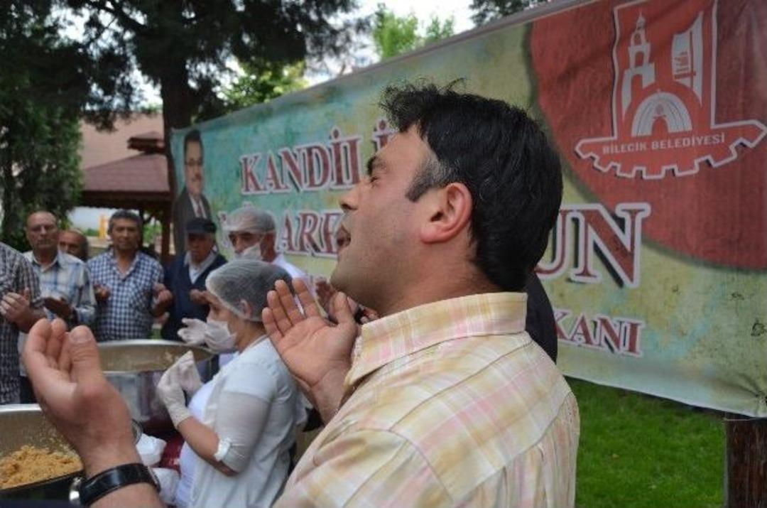 Bilecik Belediyesi'nden Kandil Helvası Ve Şerbet İkramı