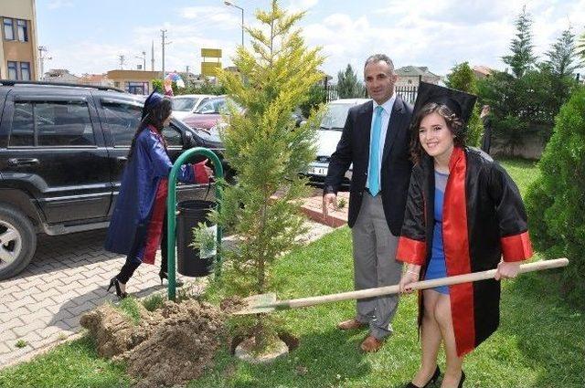 Kep Yerine Güvercinleri Havaya Attılar