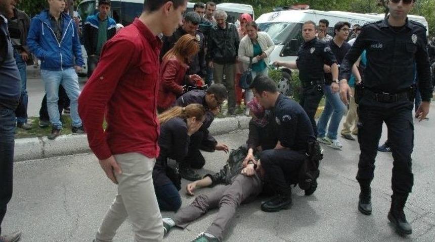 Erkek Arkadaşına Otomobil &Ccedil;arpan Gen&ccedil; Kadın, G&ouml;zyaşlarına Boğuldu