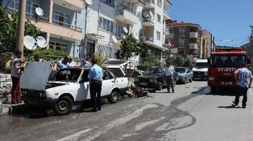 Yanan Eski Ara&ccedil; Mahallede Tehlike Yarattı