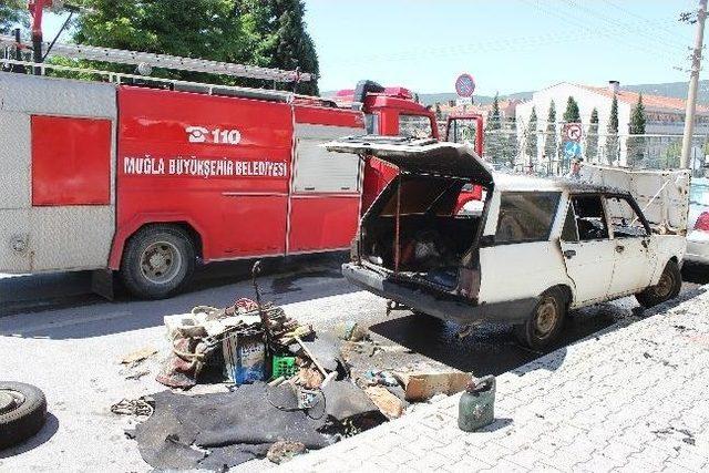 Yanan Eski Ara&ccedil; Mahallede Tehlike Yarattı 3