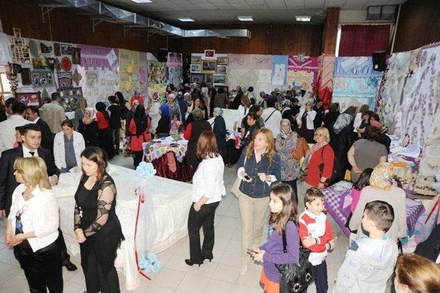 Artvin Halk Eğitim Merkezi Yıl Sonu Sergisi A&ccedil;ıldı 1