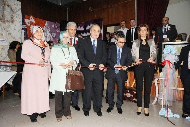 Artvin Halk Eğitim Merkezi Yıl Sonu Sergisi A&ccedil;ıldı 3