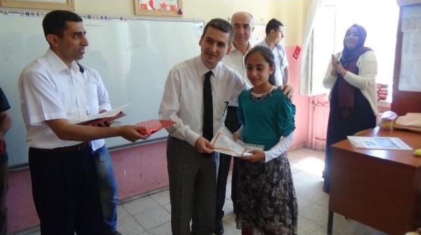 Kulp'ta 10 Bin &Ouml;ğrenci Karne Aldı