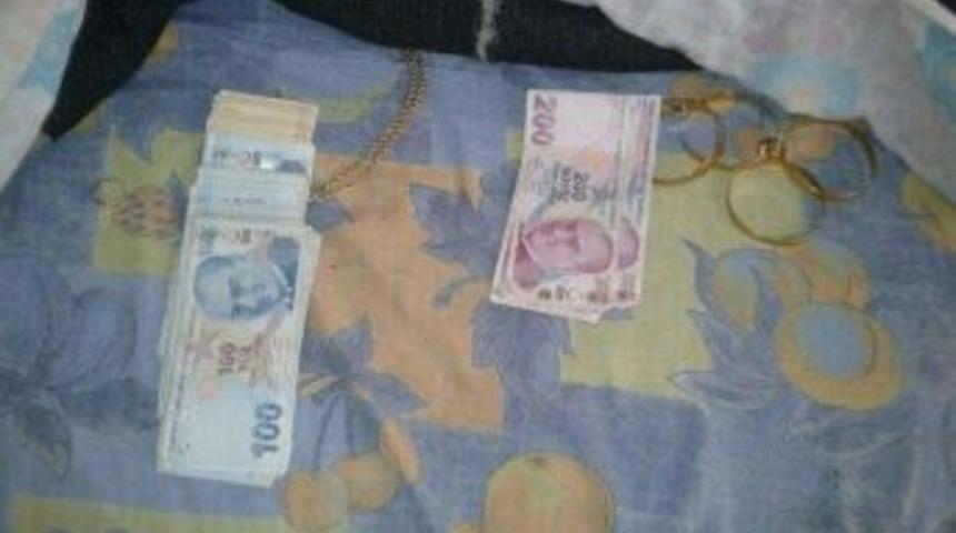 Sahte Polisi Ger&ccedil;ek Polisler Yakaladı