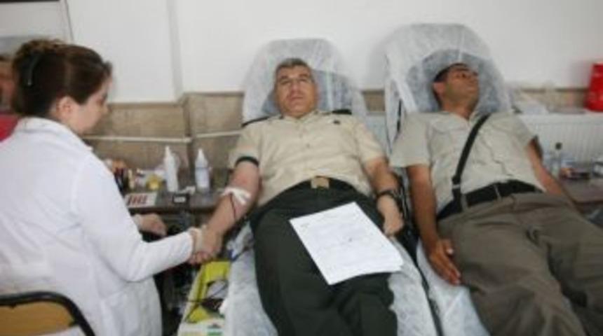 Mehmet&ccedil;ikten Kan Bağışı