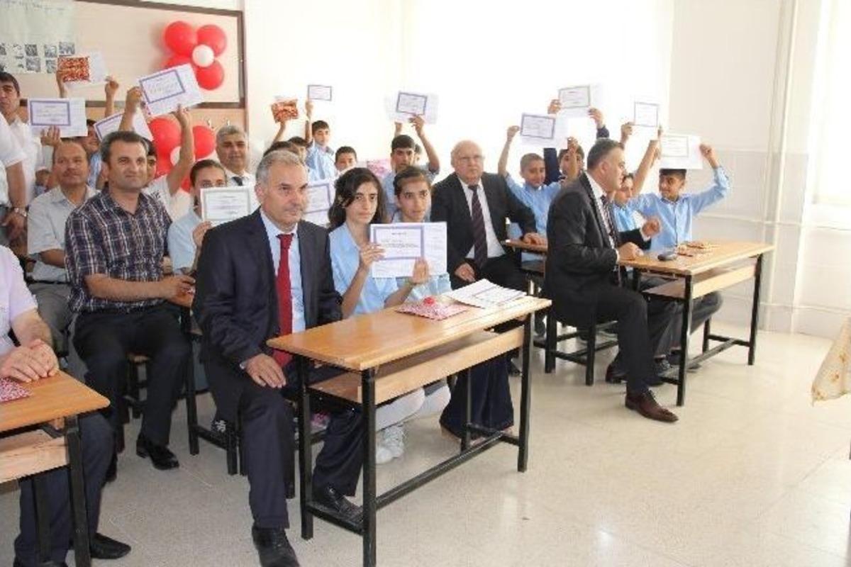 Mersin&rsquo;de 375 Bin &Ouml;ğrenci Karne Heyecanı Yaşadı