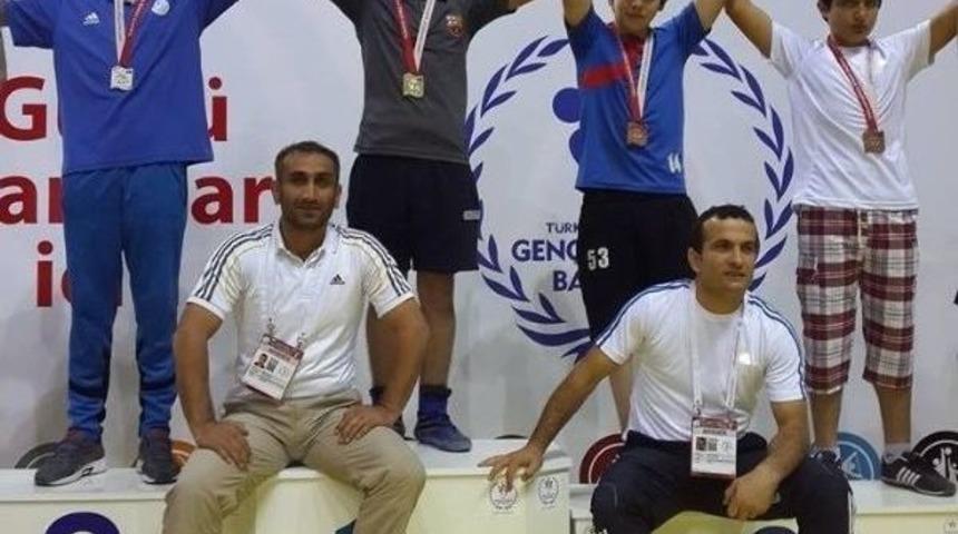 Hakkarili G&uuml;reş&ccedil;i T&uuml;rkiye Şampiyonu Oldu