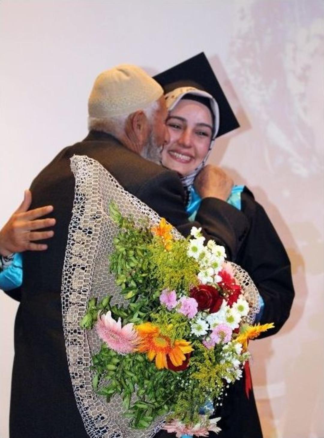 T&uuml;rk Dili Ve Edebiyatı B&ouml;l&uuml;m&uuml; İkinci Mezunlarını Verdi