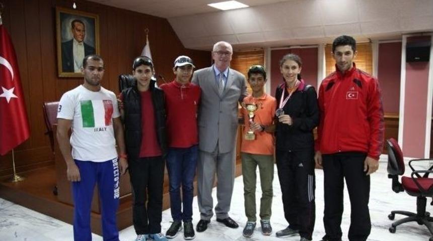 Başkan Kurt Başarılı Sporcularla