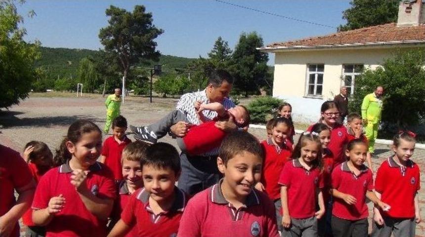 Tekirdağ'da Coşkulu Karne T&ouml;reni