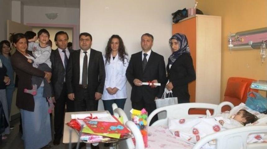 Hasta &Ccedil;ocuklar Karnelerini